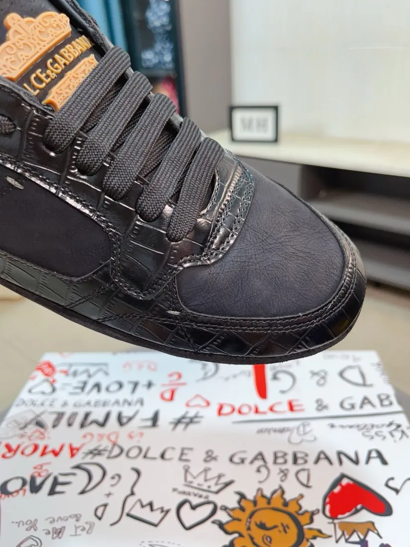 Men's shoes💰560🌹🌹"Dolce & Gabbana DG" original imported first-layer cowhide➕sheepskin lining, light on the foot, comfortable, versatile, original special outsole🔥favored by trendy men, welcome to compare quality🔥exquisite luxury, super A level! Compared with the genuine product at the counter, the version is no worse at all! Code number 38-44